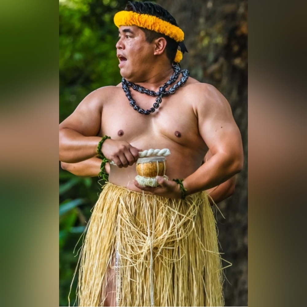 Hawaiian Kukui Nut Lei Bead Necklace Hand Painted Flowers 34.5"